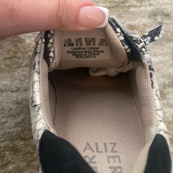 Naturalizer snake skin sneakers! - Picture 5 of 5